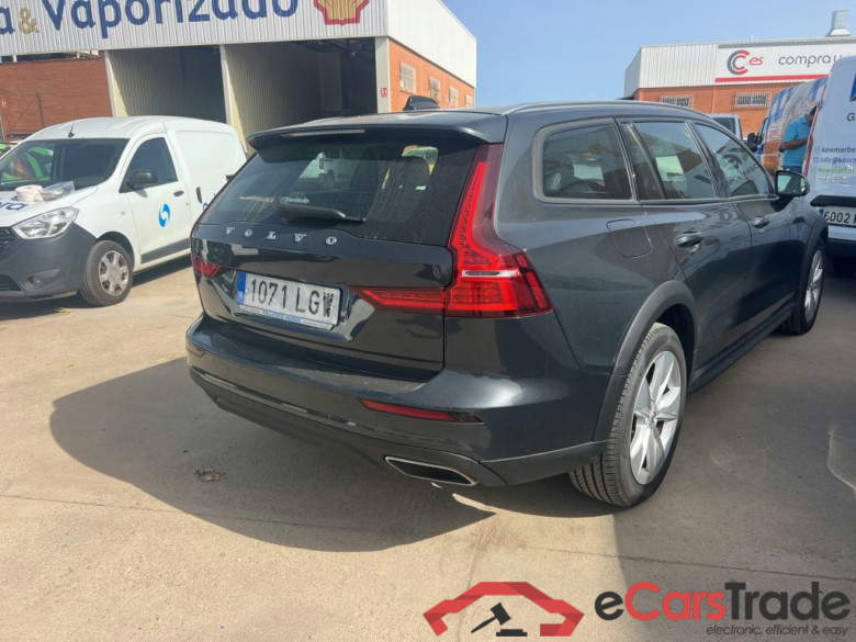 VOLVO V60 Cross Country / 2018 / 5P / familiar 2.0 T5 AUTO #2