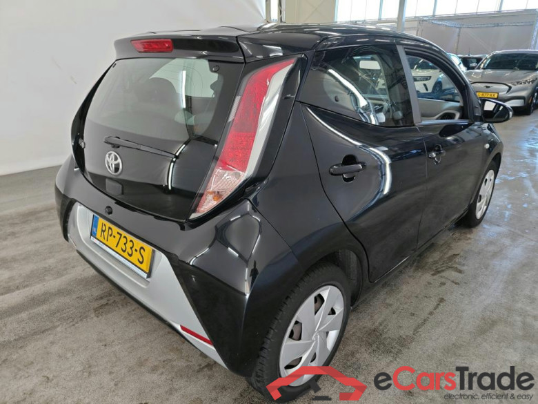 Toyota Aygo 1.0 VVT-i x-play 5d #2