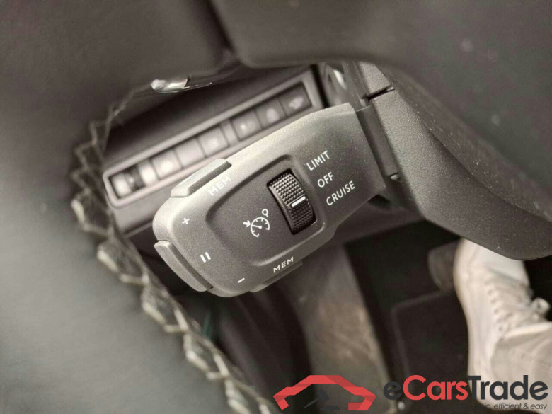 PEUGEOT 3008 1.6 Hybrid Allure EAT8 #6