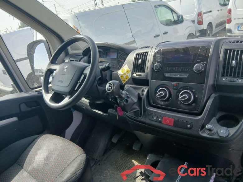 PEUGEOT Boxer / 2014 / 4P / furgón 335 L2 H2 BHDI 103kW (140CV) S&S 6 V. M #3