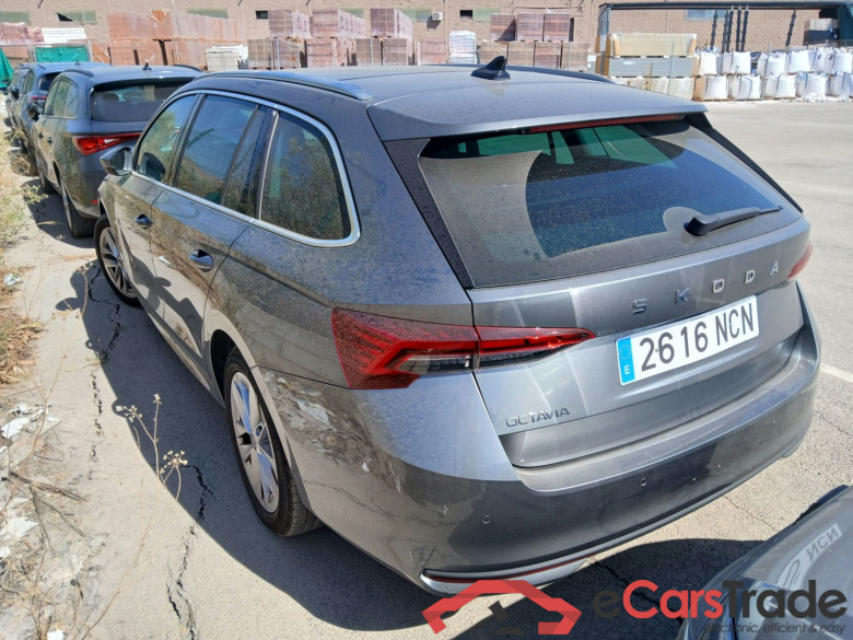 SKODA Octavia 2.0 TDI 110 kW (150CV) DSG 7 vel AutomÃ¡tico Combi Design(Pano-Roof + Winterpack) #2