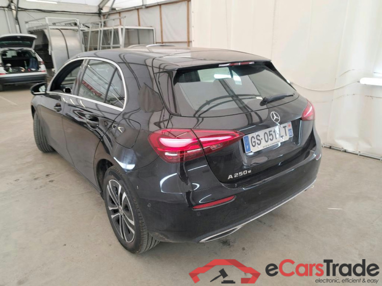 MERCEDES-BENZ Classe A Compact / 2022 / 5P / Berline A 250 e Business Line 8G-DCT #2