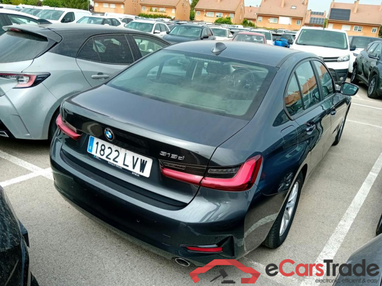 BMW Serie 3 / 2018 / 4P / sedán 318d Auto. #2