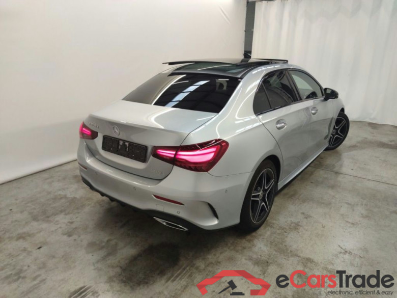 Mercedes-Benz Classe A Berline A 200 d AMG Line DCT 4d #2