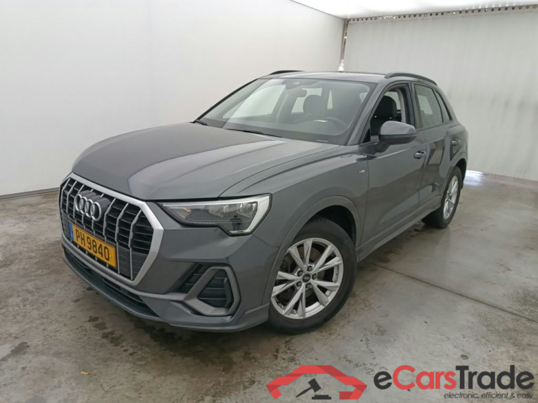 AUDI Q3 DIESEL - 2020 40 TDi 200 Quattro S line S tronic 5d #2