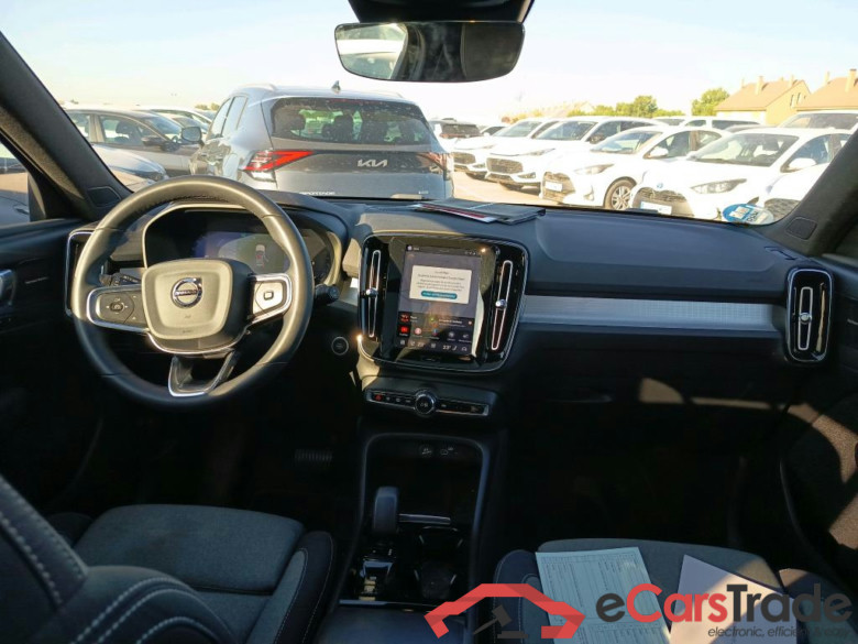 VOLVO XC40 / 2021 / 5P / todoterreno 2.0 B3 G Plus Dark Auto #3