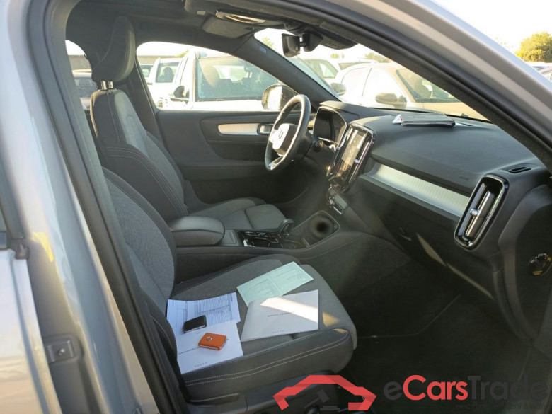 VOLVO XC40 / 2021 / 5P / todoterreno 2.0 B3 G Plus Dark Auto #6
