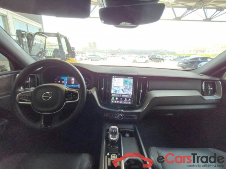 VOLVO XC60 / 2021 / 5P / SUV B4 D AWD AUTOMATICO ULTIMATE DARK #3