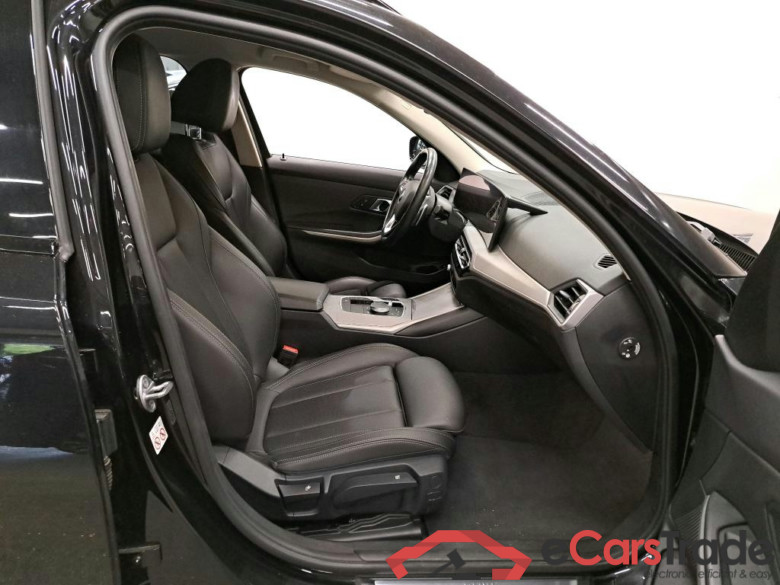 BMW - BMW 3 TOURING 318dA 136PK With Climatic & Navigation & Heated Sport Seats & PDC Front & Rear #3