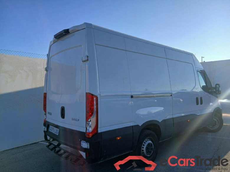 IVECO Daily / 2021 / 4P / furgón 2.3 TD 35S 16 A8 V 3520L/H2 12 M3 #2