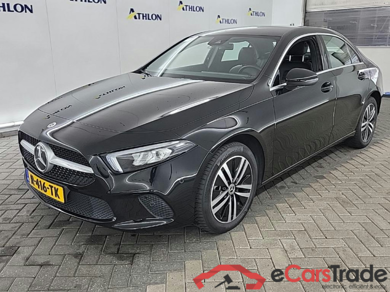 MERCEDES-BENZ A-Klasse Limousine A 250 e DCT Luxury Line 4D 160kW #1