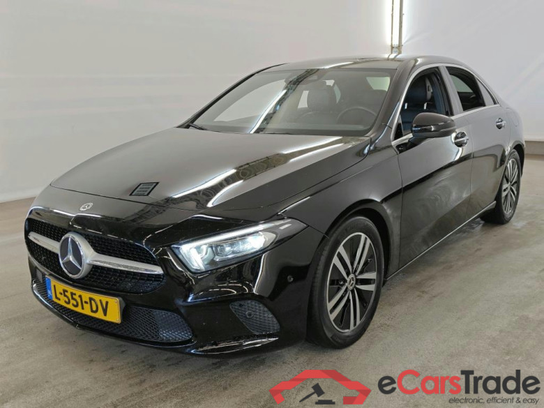 Mercedes-Benz A-Klasse Limousine A 180 7G-DCT Business Solution Luxury 4d + Pano