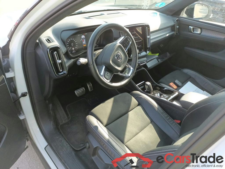 VOLVO XC40 / 2017 / 5P / todoterreno 1.5 T5 Twin Recharge R-Design Auto #3