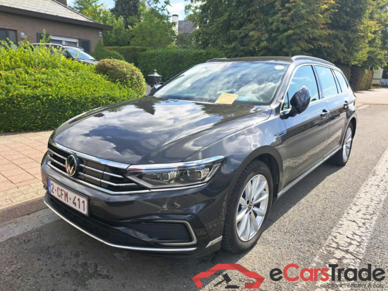 VOLKSWAGEN - VW  PASSAT VARIANT TSI 218PK GTE DSG6 Business With Climatic & Navigation & Cruise Control & Park Sensors Front & Rear * HYBRID *