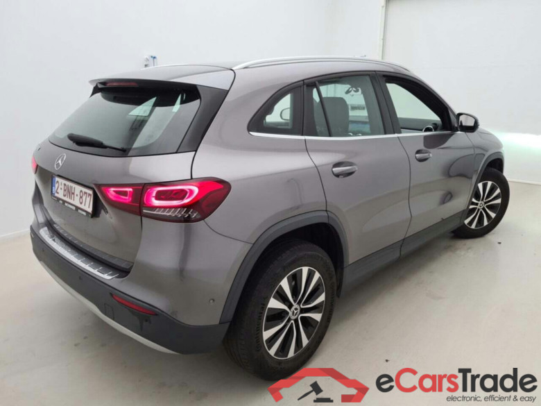 MERCEDES-BENZ GLA 180 7G-DCT LUXURY LINE #2