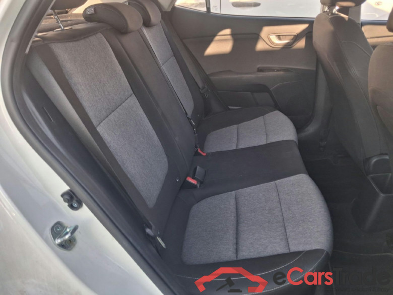 KIA Stonic / 2017 / 5P / todoterreno 1.0 T-GDi 74kW (100CV) MHEV iMT Concept #6