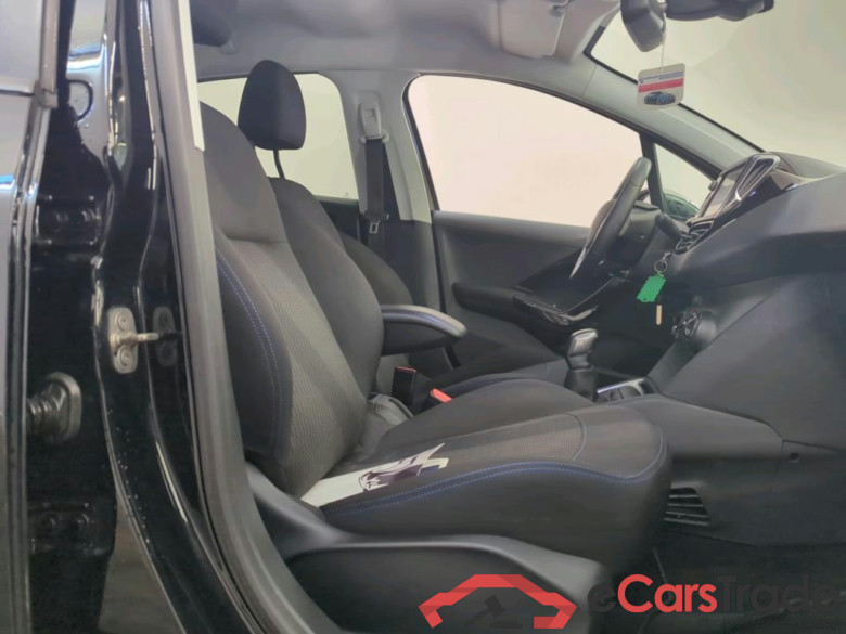 Peugeot 208 Signature 1.2 PureTech 82 5d #3