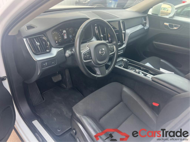VOLVO XC60 / 2017 / 5P / todoterreno 2.0 B4 D AWD Momentum Pro Auto #3