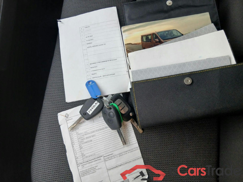 RENAULT Trafic / 2019 / 4P / furgón Doble Cabina 27 L1 Energy BluedCi 88 kW ** 6 plazas** #5