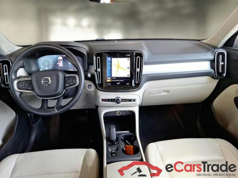 VOLVO XC40 / 2017 / 5P / SUV T4 PLUG-IN HYBRID AUTO RECH INSCRIP EXPR #3
