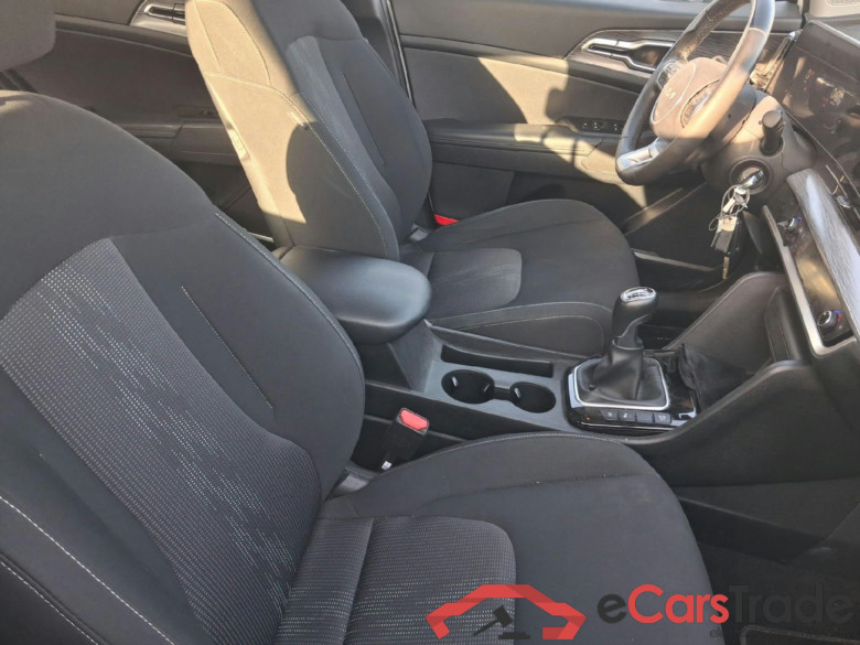 KIA Sportage / 2022 / 5P / todoterreno 1.6 T-GDi MHEV 110kW (150CV) Drive 4x2 #5