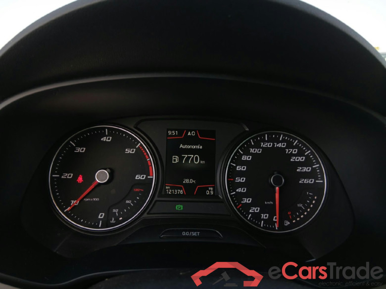 SEAT León / 2016 / 5P / berlina con portón 1.6 TDI 85kW S&S Style Visio Ed Nav (AC) #4