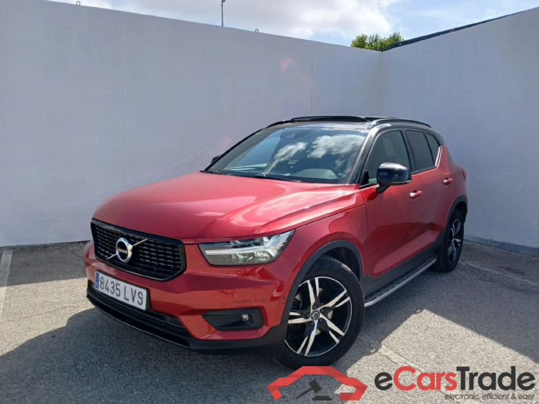 VOLVO XC40 / 2017 / 5P / todoterreno 2.0 B4 G AWD R-Design Auto