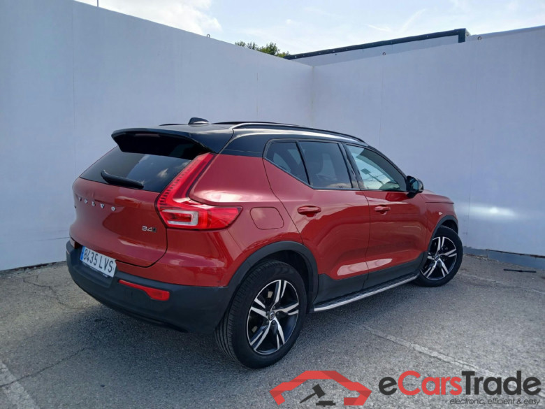 VOLVO XC40 / 2017 / 5P / todoterreno 2.0 B4 G AWD R-Design Auto #2