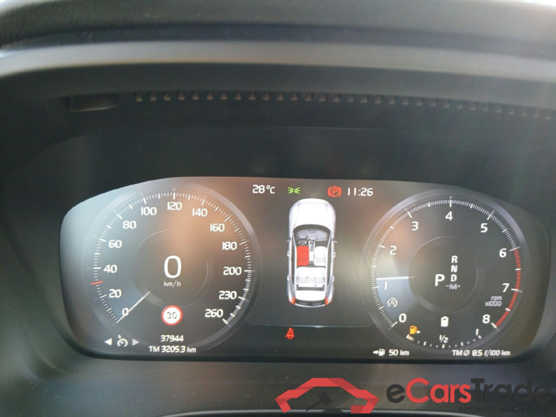 VOLVO XC40 / 2017 / 5P / todoterreno 2.0 B4 G AWD R-Design Auto #4