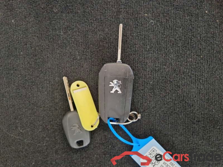 PEUGEOT 208 / 2015 / 5P / BERLINA ALLURE BLUEHDI 75CV