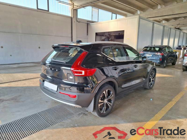 VOLVO XC40 / 2017 / 5P / SUV T4 PLUG-IN HYBRID AUTO RECHARGE INSCR. #2