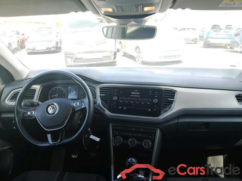 VOLKSWAGEN T-Roc / 2017 / 5P / todoterreno Advance 1.0 TSI 85kW (115CV) (CX) #3