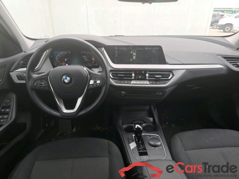 BMW Serie 1 / 2019 / 5P / berlina con portón 118i Corporate Auto. #3