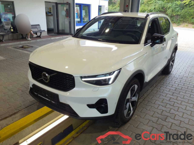 Volvo XC40 (2017->) DE - SUV5 B3 2WD EU6e, Plus Dark, (Facelift) 2024 - 2026