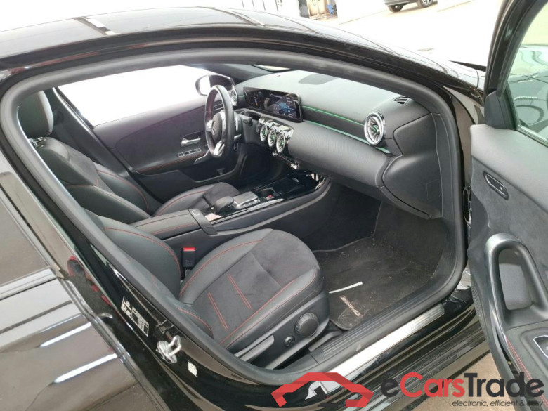 MERCEDES-BENZ Classe A Berline / 2018 / 4P / Berline A 200 d AMG Line 8G-DCT #6