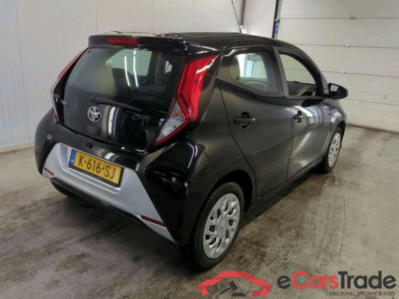 TOYOTA Aygo 1.0 VVT-i x-play #2