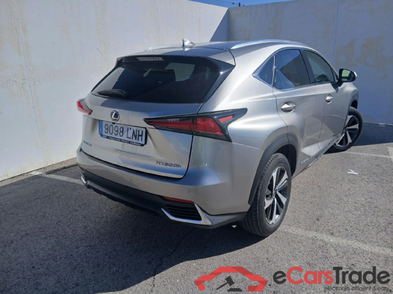 LEXUS NX / 2017 / 5P / todoterreno 2.5 300h Luxury 4WD #2