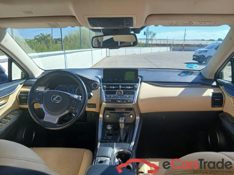 LEXUS NX / 2017 / 5P / todoterreno 2.5 300h Luxury 4WD #3