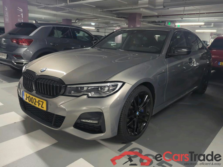 BMW 3 Serie Sedan 330e 4d #1