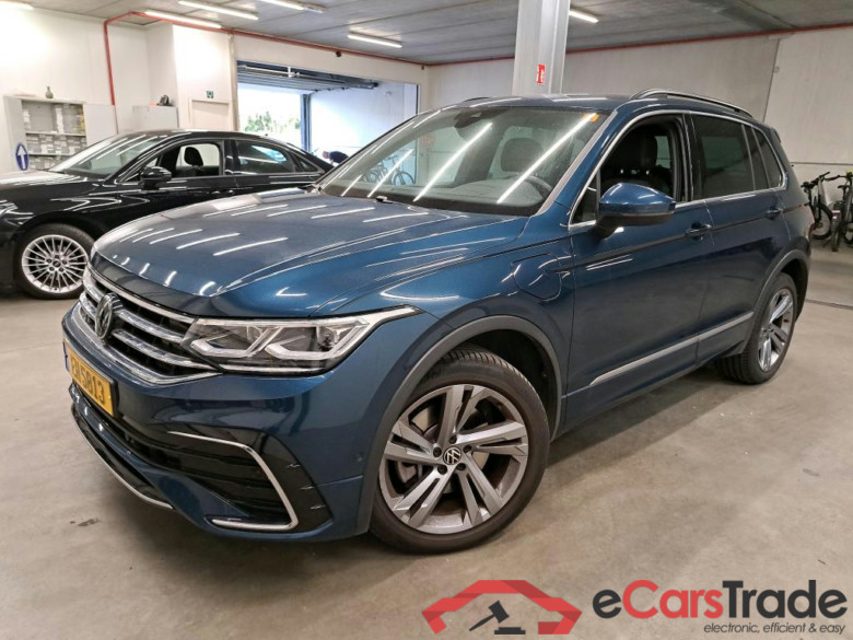 VOLKSWAGEN - VW  TIGUAN 1.4 TSI PHEV 245PK DSG6 R-Line Pack Driver Assistance Plus & Travel & Side & Lane Assist & Heated Steering Wheel & Winter & Head Up & Nav Discover Media & Alarm & Rear Camera * HYBRID * #1