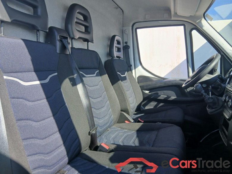 IVECO Daily / 2019 / 4P / furgón 2.3 TD 35S 16 V 3520L/H2 12 M3  Isotermo + Equipo de frio #6