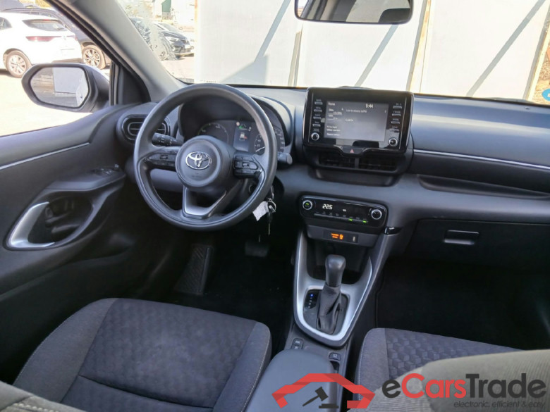 TOYOTA Yaris / 2020 / 5P / berlina con portón 1.5 120H Business Plus #3