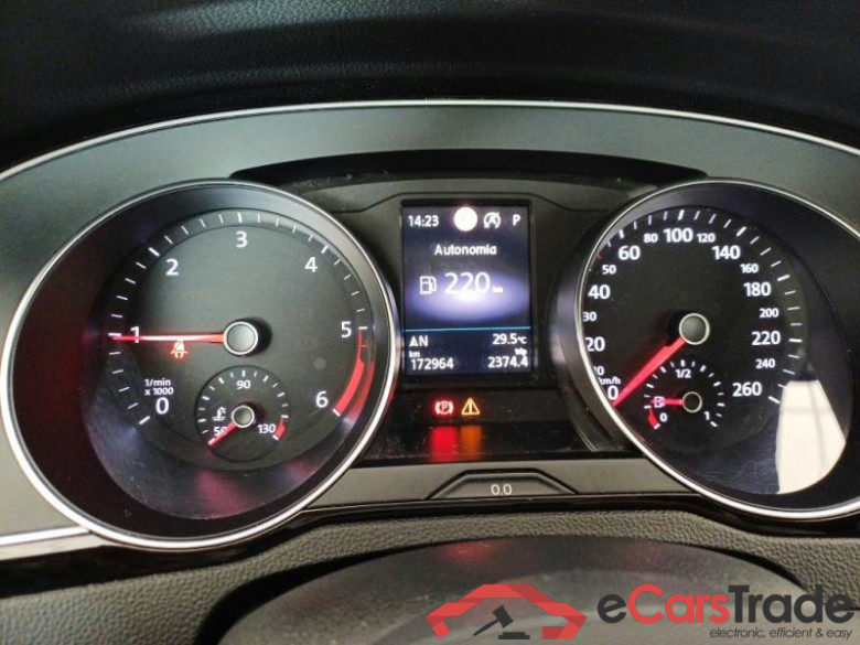 VOLKSWAGEN PASSAT / 2019 / 5P / STATION WAGON VAR. 2.0TDI SCR EVO 110KW BUSINESS DSG #4