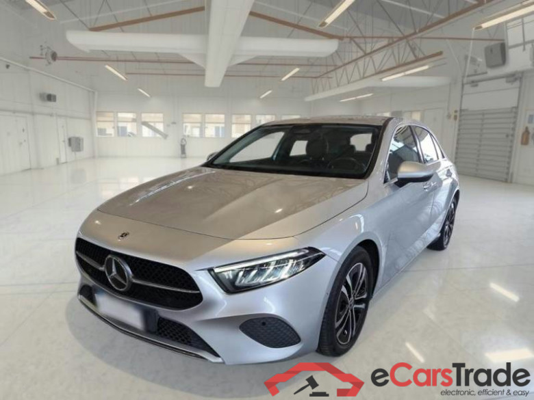 MERCEDES-BENZ CLASSE A / 2022 / 5P / BERLINA A 180 D AUTOMATIC ADVANCED PROGRESSIVE