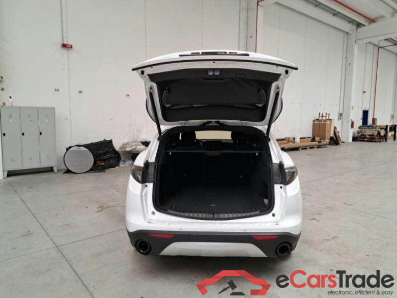 ALFA ROMEO STELVIO / 2017 / 5P / SUV 2.2 TD 160 CV SUPER AT8 RWD #5