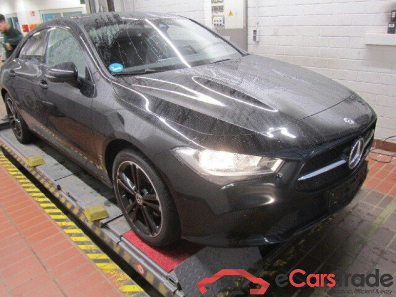 MERCEDES-BENZ CLA 180 Progressive #2