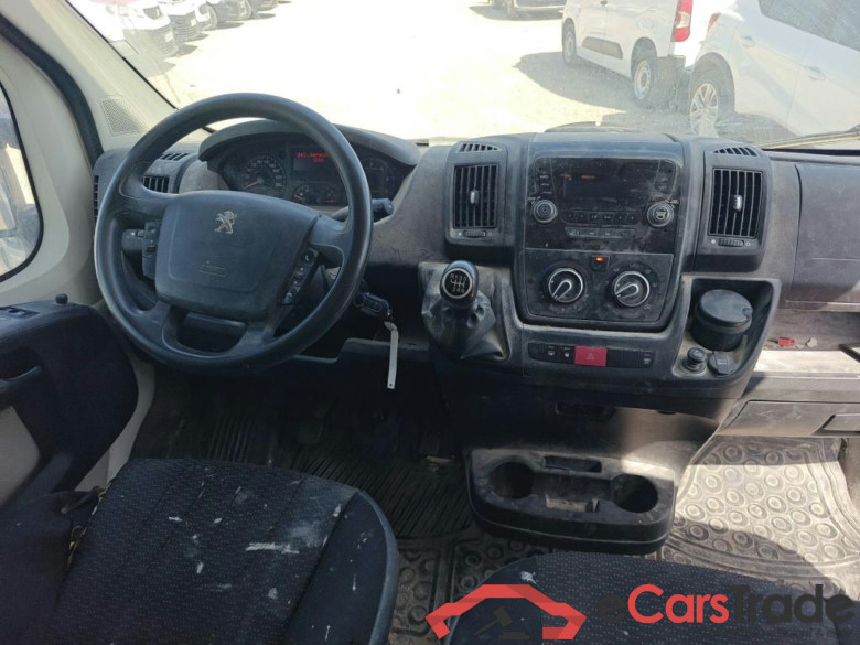 PEUGEOT Boxer / 2014 / 4P / furgón 335 L2 H2 BHDI 103kW (140CV) S&S 6 V. M (CX) #3