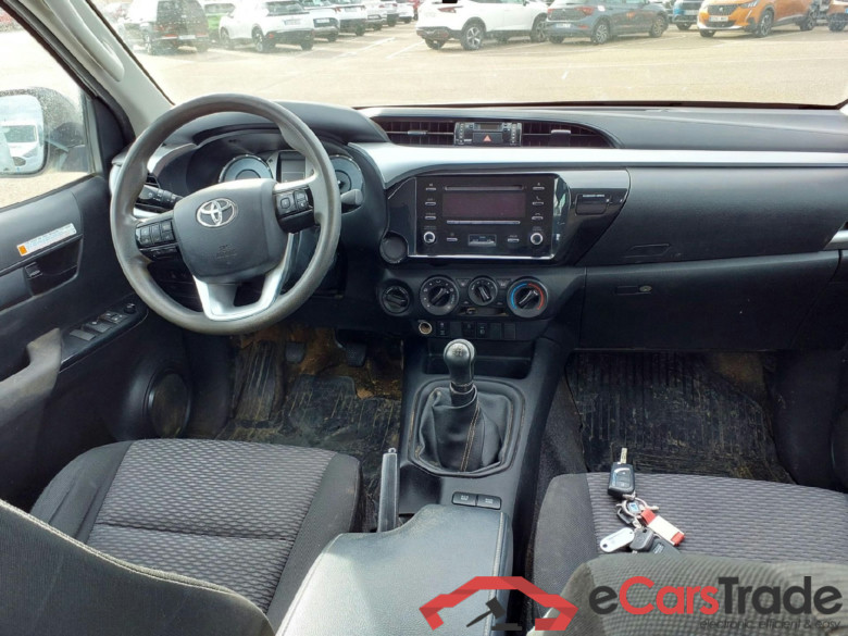TOYOTA Hilux / 2020 / 4P / pickup 2.4 D-4D Cabina Doble GX #3