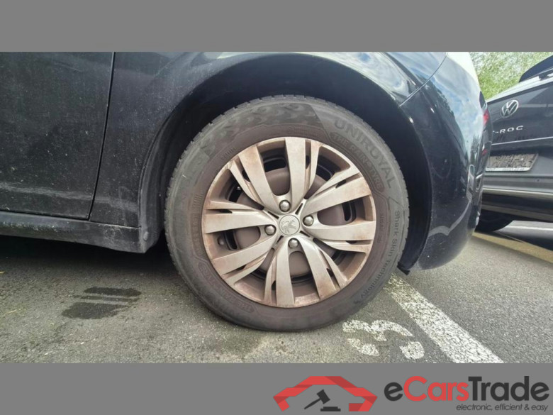 PEUGEOT 208 1.2i Active #6