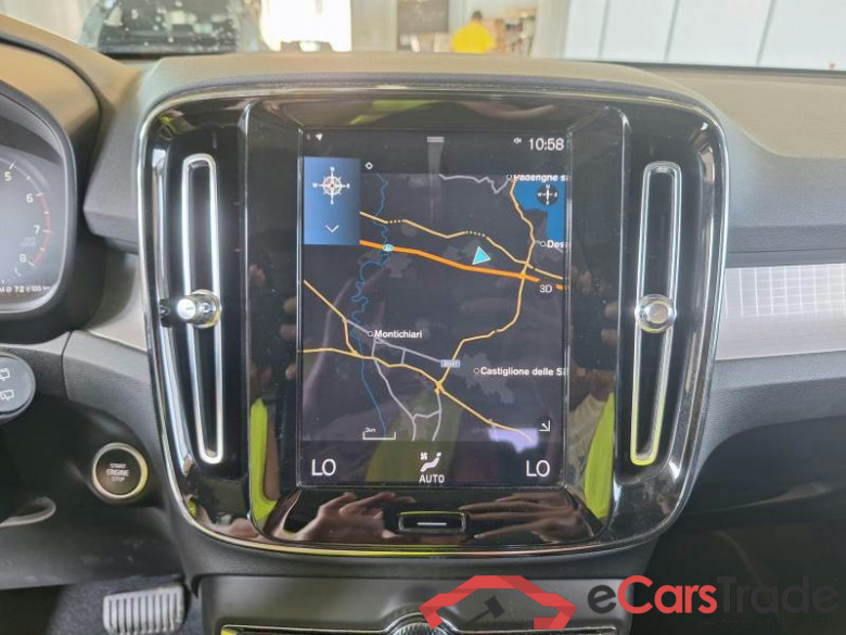 VOLVO XC40 / 2017 / 5P / Fuoristrada T2 automatico Momentum Pro N1 #5
